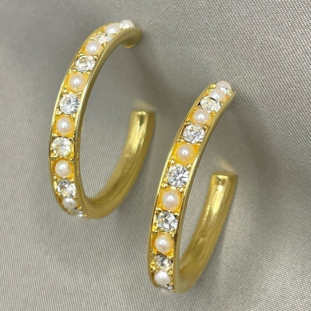 Vintage TRIFARI Signed Gold Tone Hoop Earrings Faux Diamond Rhinestone Pearls - Picture 2 of 7